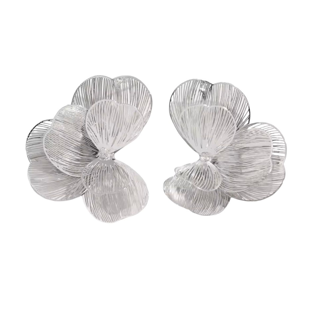 AROS METALICO DORADOS CON FORMA DE FLOR EN RELIEVE