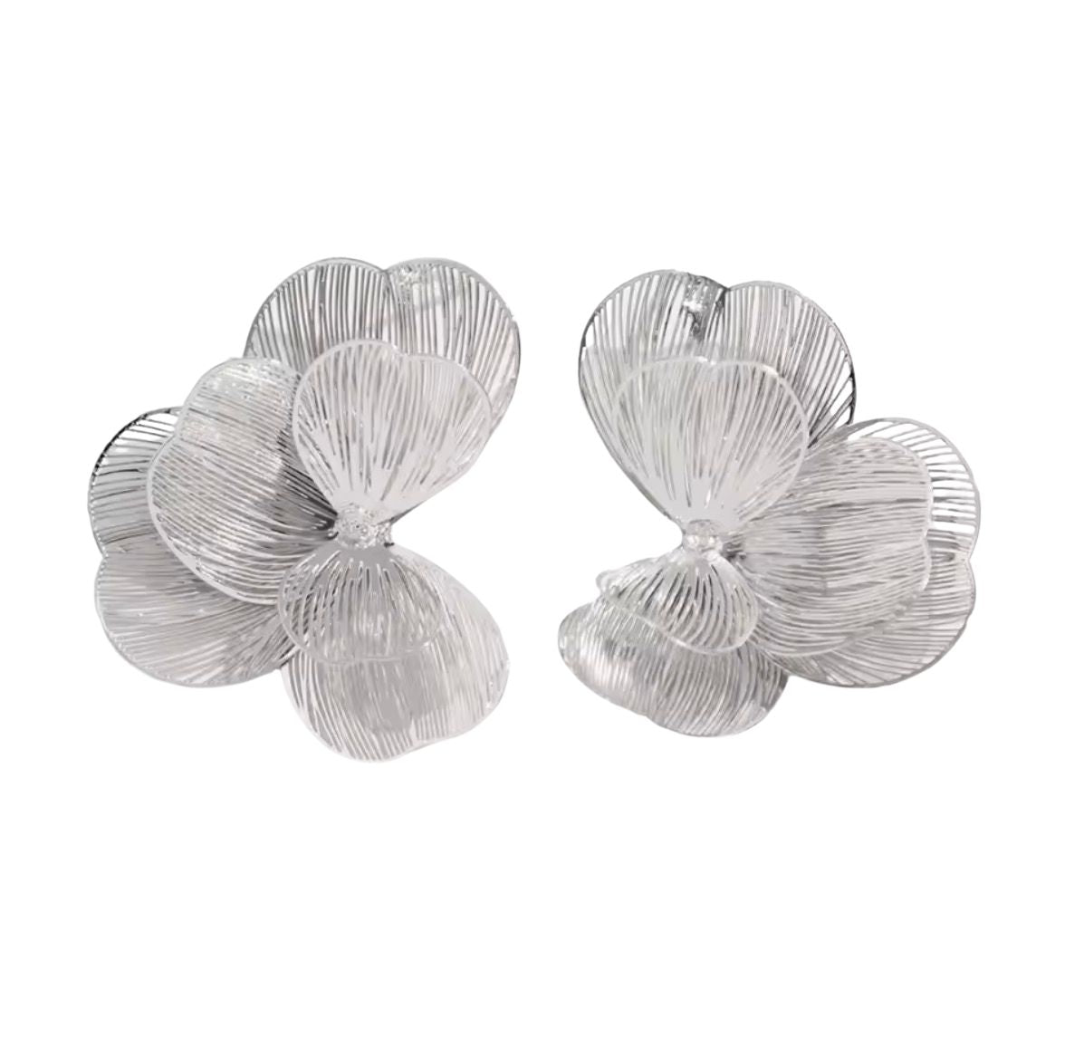 AROS METALICO DORADOS CON FORMA DE FLOR EN RELIEVE